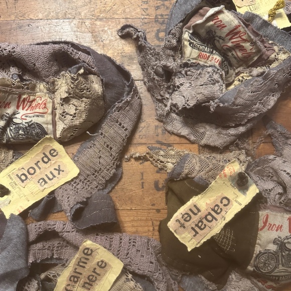 LAST ONE // FREE WITH A PURCHASE - Picture 14 of 14